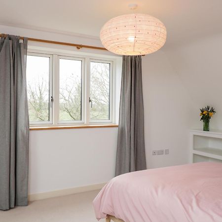 High Cogges Farm Holiday Cottages Уитни Экстерьер фото