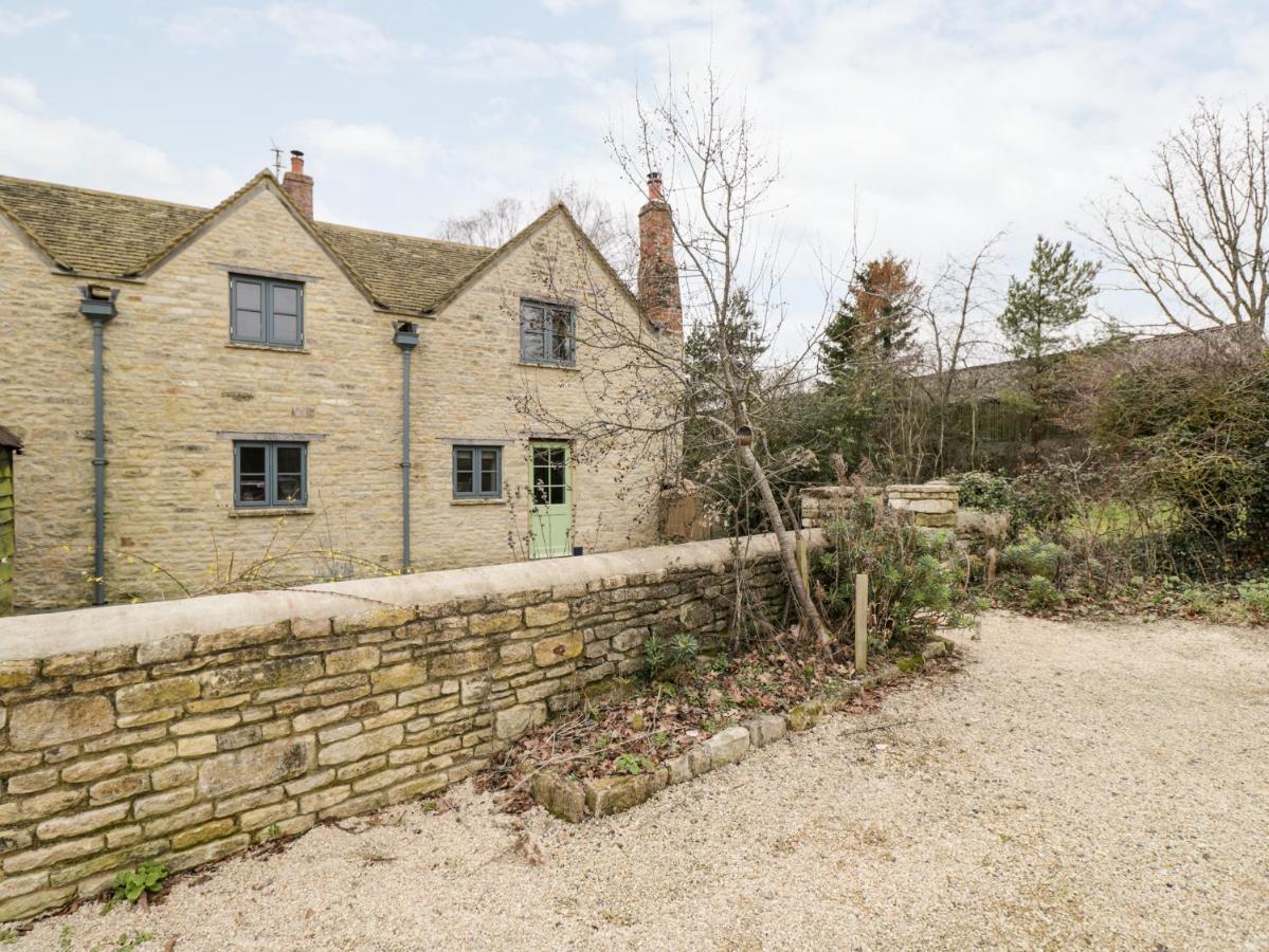 High Cogges Farm Holiday Cottages Уитни Экстерьер фото