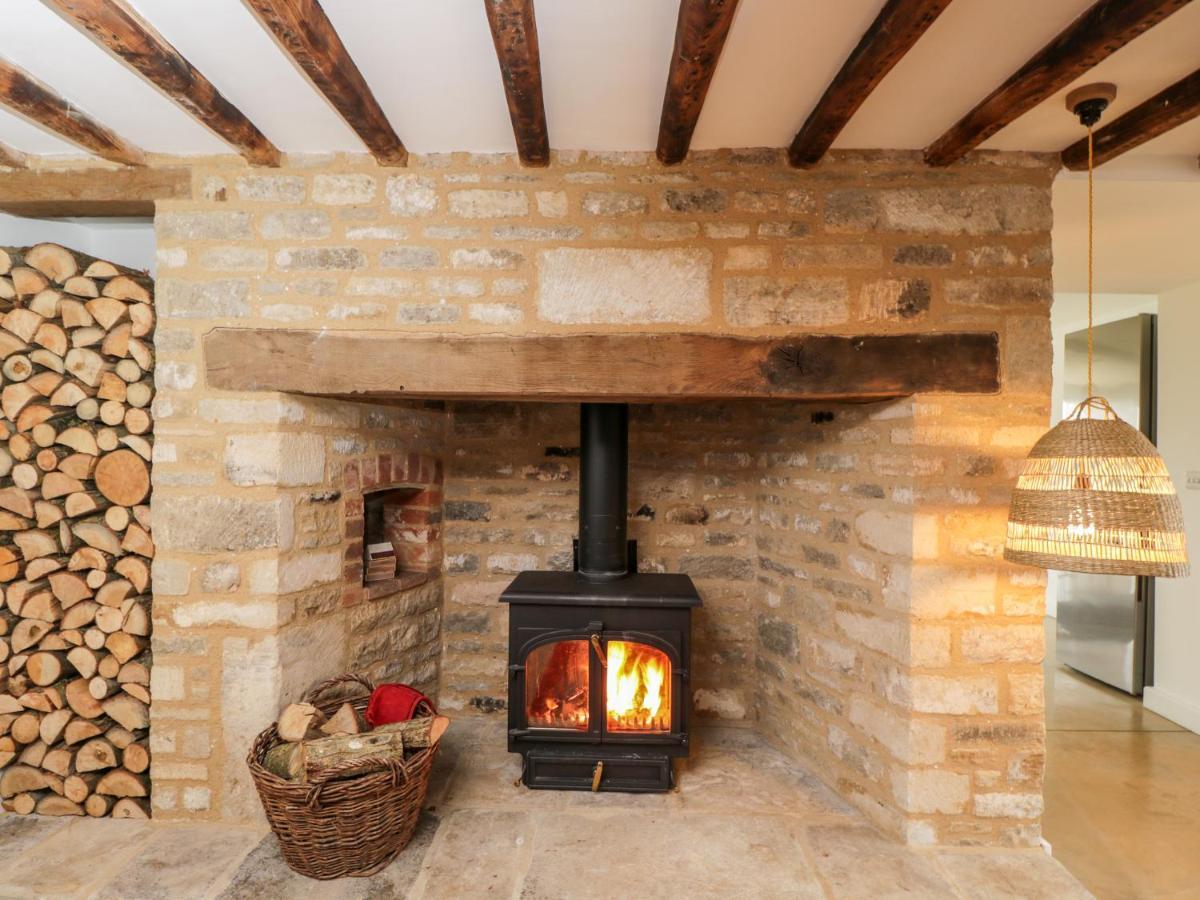 High Cogges Farm Holiday Cottages Уитни Экстерьер фото