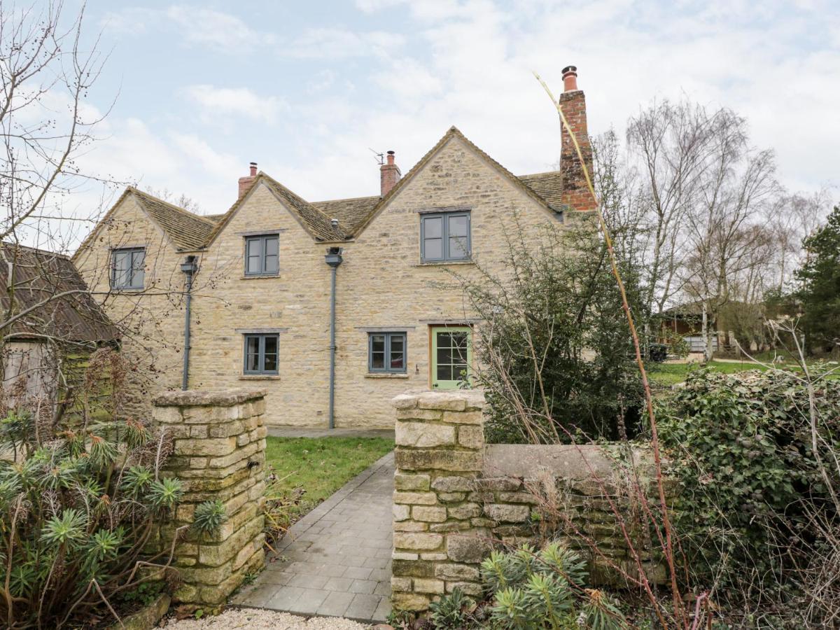 High Cogges Farm Holiday Cottages Уитни Экстерьер фото