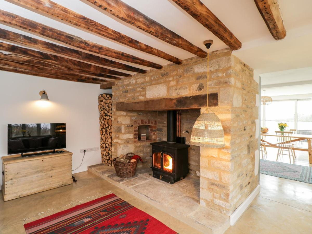 High Cogges Farm Holiday Cottages Уитни Экстерьер фото