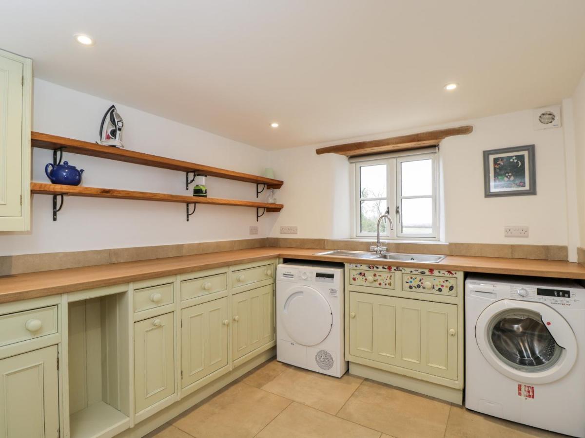 High Cogges Farm Holiday Cottages Уитни Экстерьер фото
