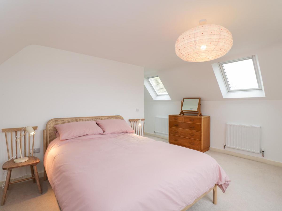 High Cogges Farm Holiday Cottages Уитни Экстерьер фото