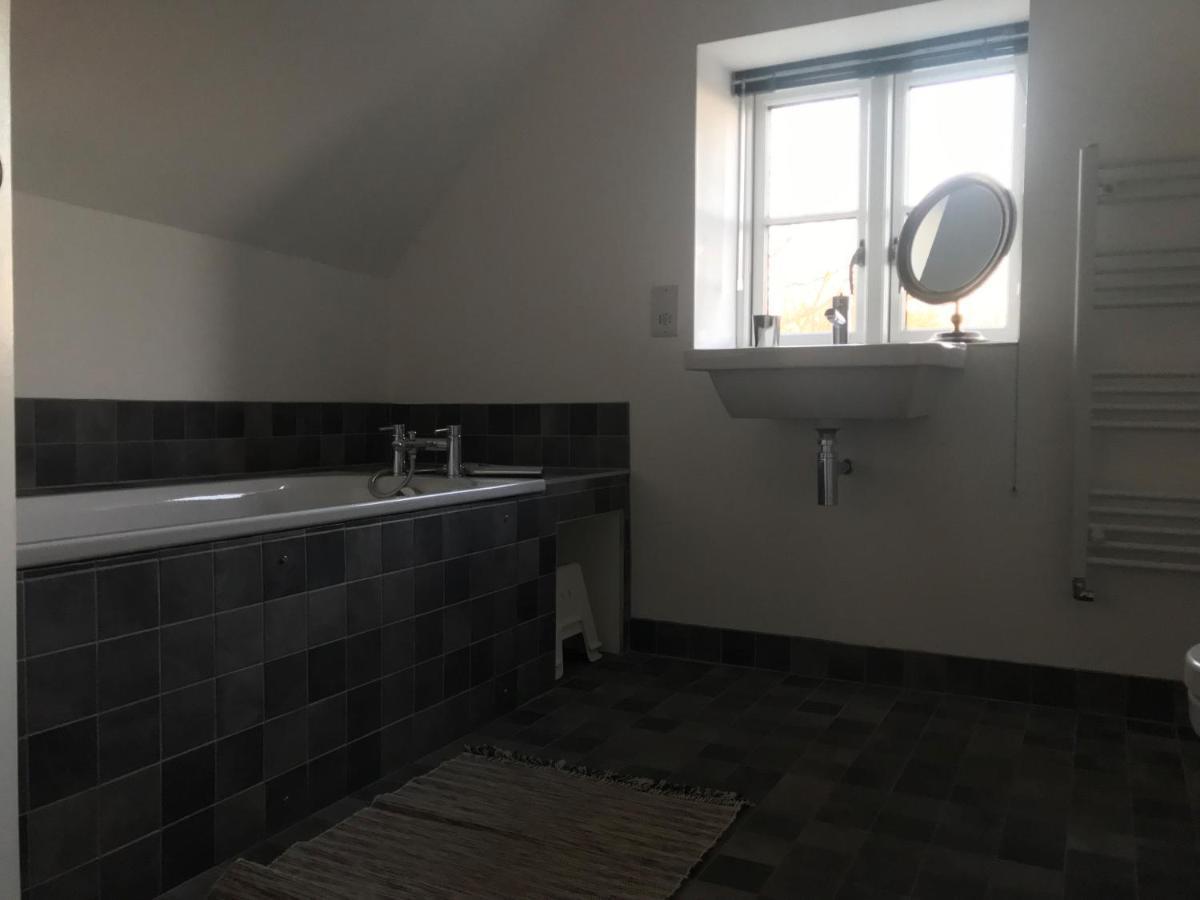 High Cogges Farm Holiday Cottages Уитни Экстерьер фото