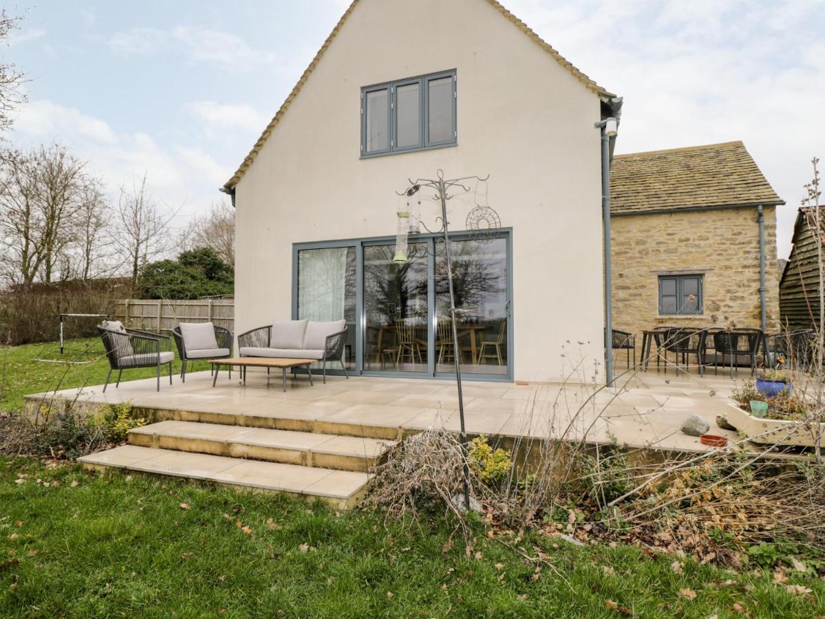 High Cogges Farm Holiday Cottages Уитни Экстерьер фото