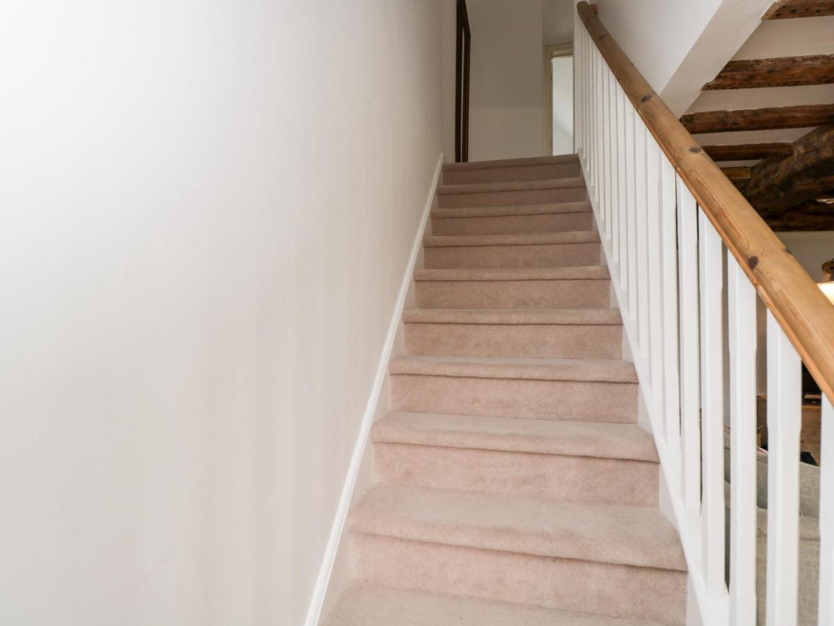 High Cogges Farm Holiday Cottages Уитни Экстерьер фото