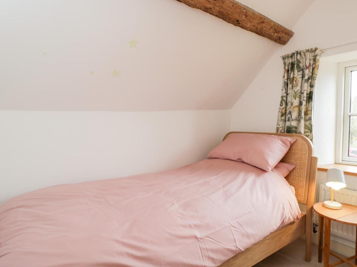 High Cogges Farm Holiday Cottages Уитни Экстерьер фото