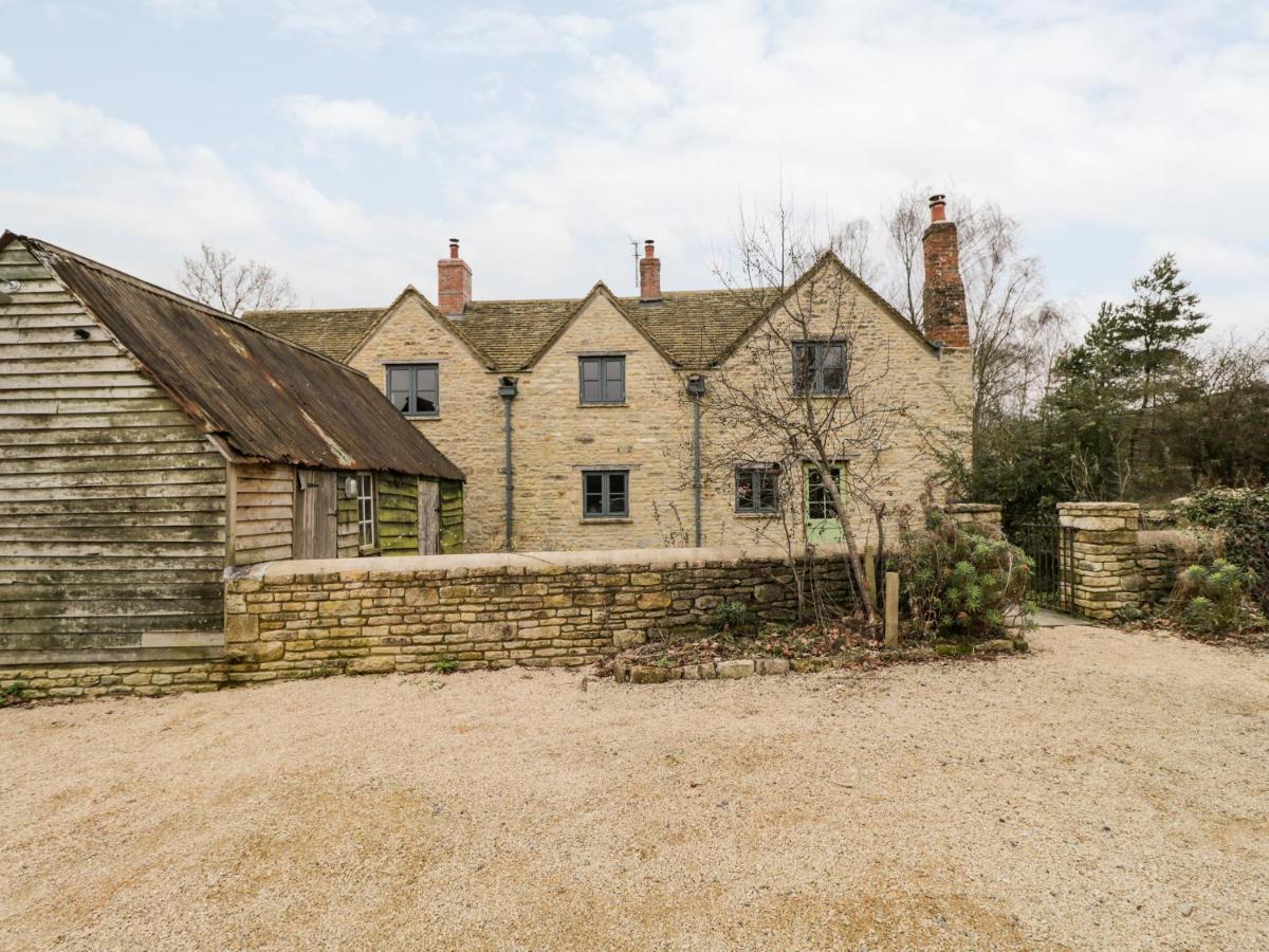 High Cogges Farm Holiday Cottages Уитни Экстерьер фото