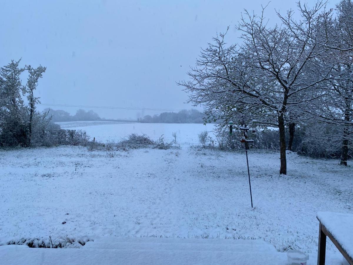 High Cogges Farm Holiday Cottages Уитни Экстерьер фото