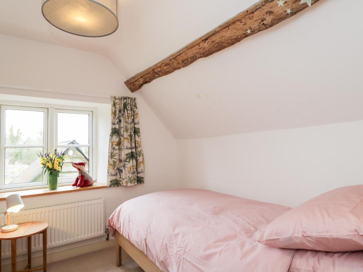 High Cogges Farm Holiday Cottages Уитни Экстерьер фото