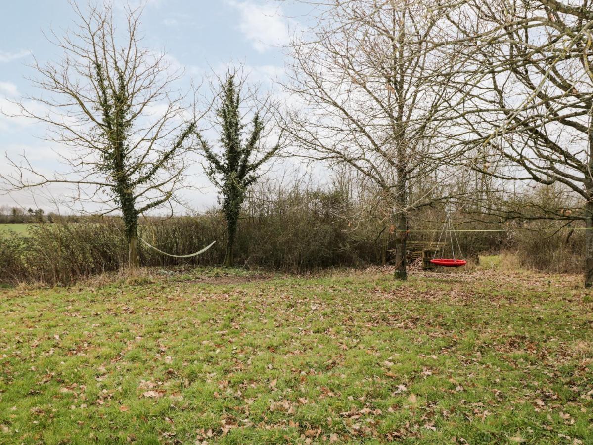 High Cogges Farm Holiday Cottages Уитни Экстерьер фото